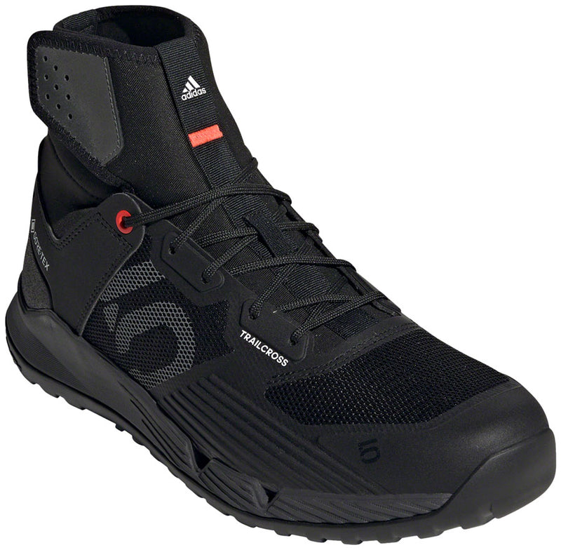 Load image into Gallery viewer, Five Ten Trailcross GTX Flat Shoes - Mens Core BLK / DGH Solid Gray / FTWR White 11.5
