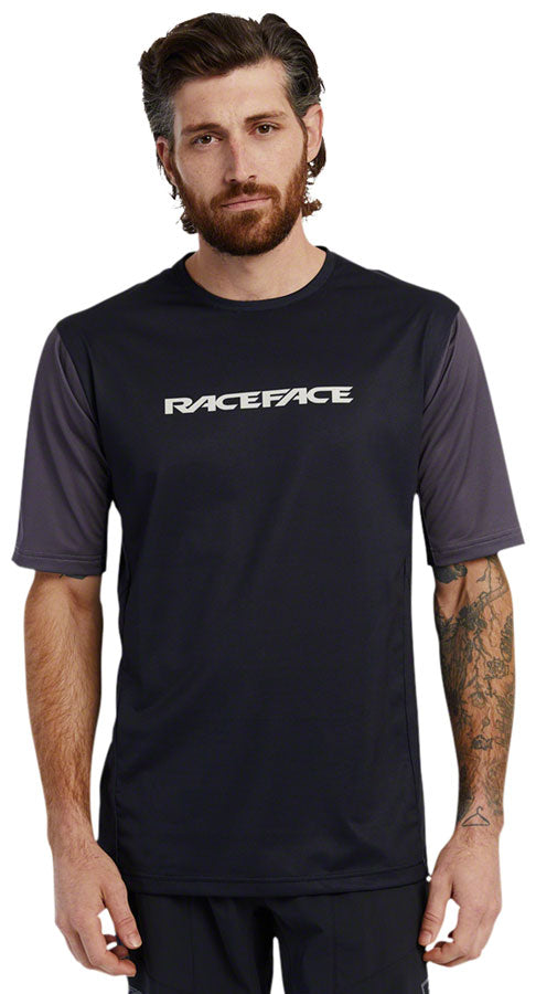 Load image into Gallery viewer, RaceFace Indy Jersey - Short Sleeve Men's Charcoal Small
