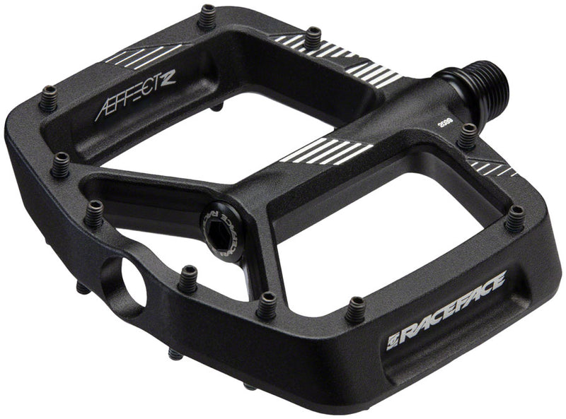 Load image into Gallery viewer, RaceFace Aeffect R Pedals - Platform Aluminum 9/16" Black
