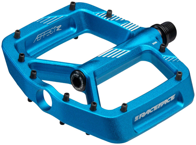 Load image into Gallery viewer, RaceFace Aeffect R Pedals - Platform Aluminum 9/16" Blue
